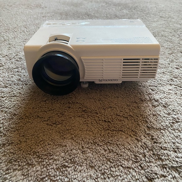 Vanyko Leisure 3 Projector - Picture 7 of 12